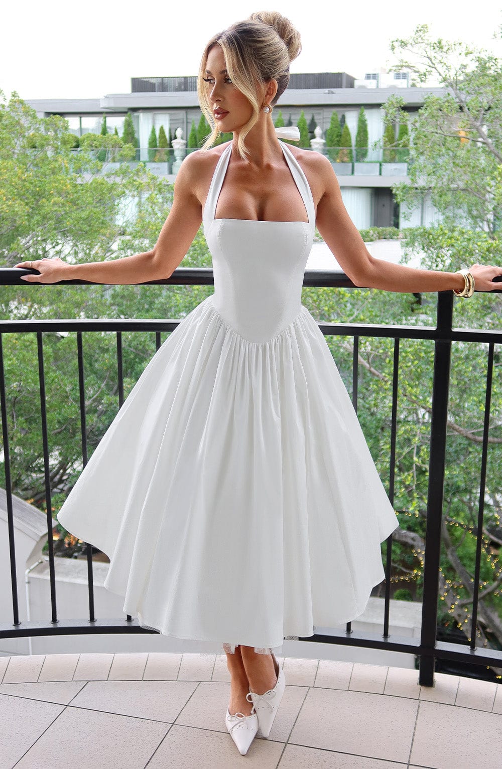 Women's Halter Neck Midi Dress with Fitted Bodice and Open Back - photo 1
