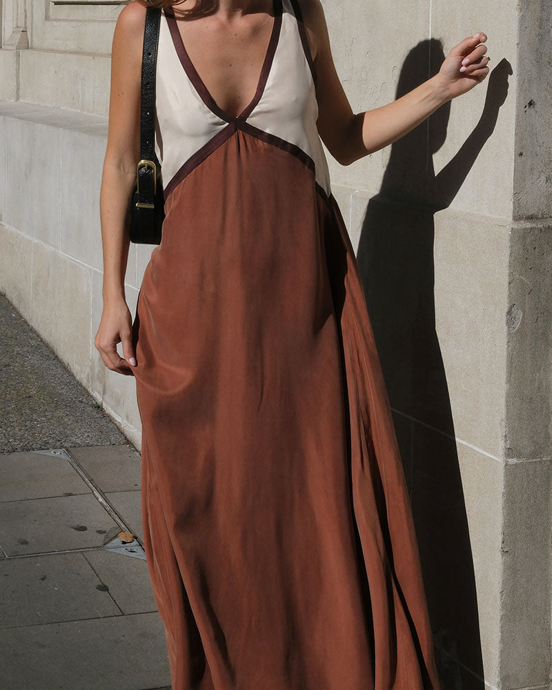 Lara - Chic V-neck contrasting color dress - photo 14