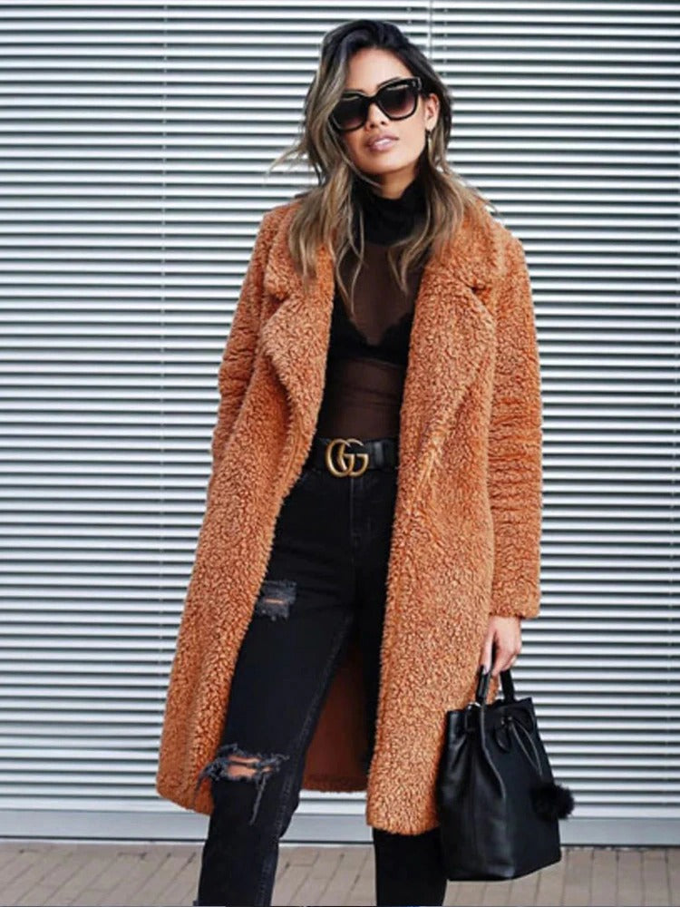 Cappotto teddy in pile morbido da donna in versione lunga