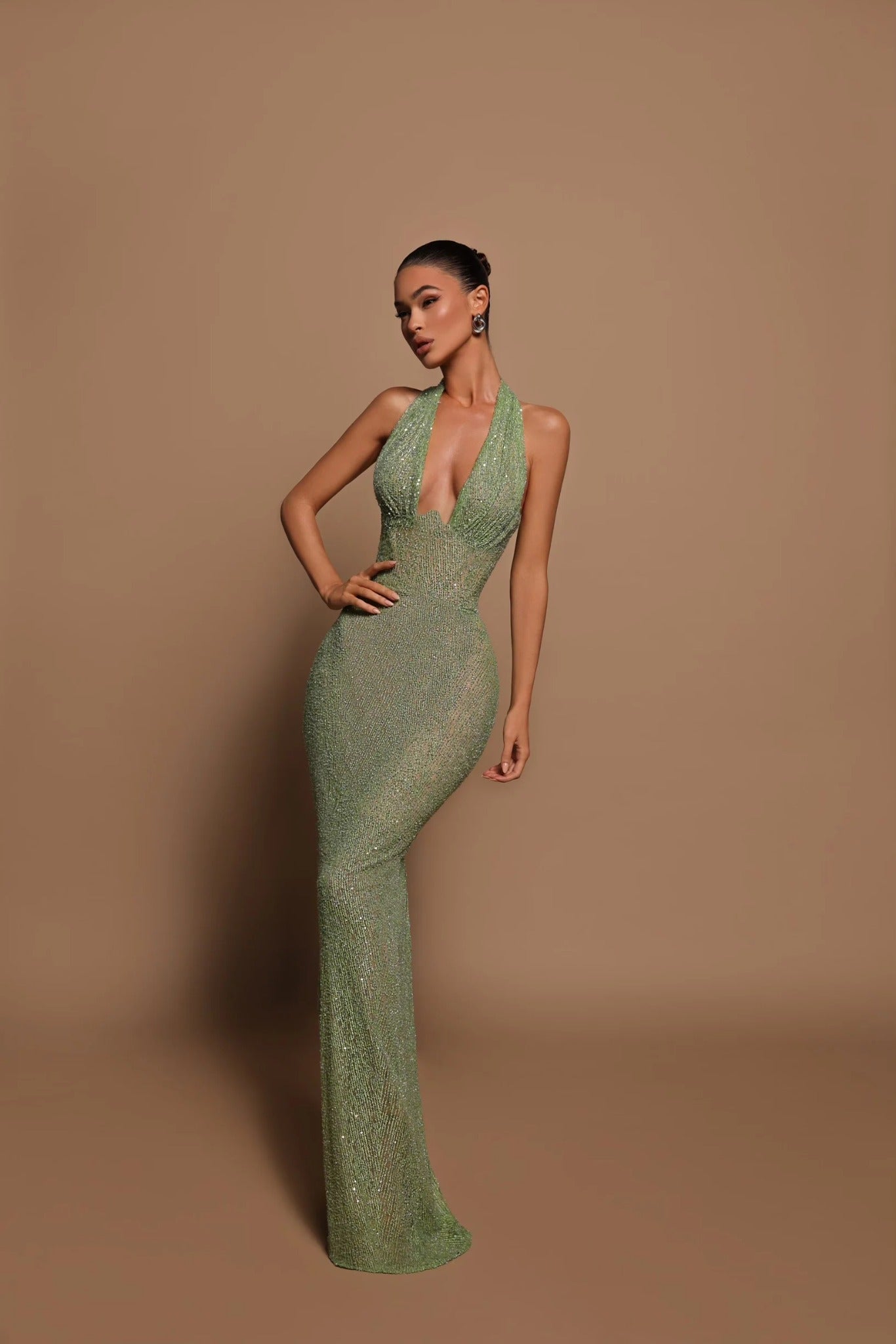 Elegant Emerald Maxi Dress with Alluring Design - photo 3