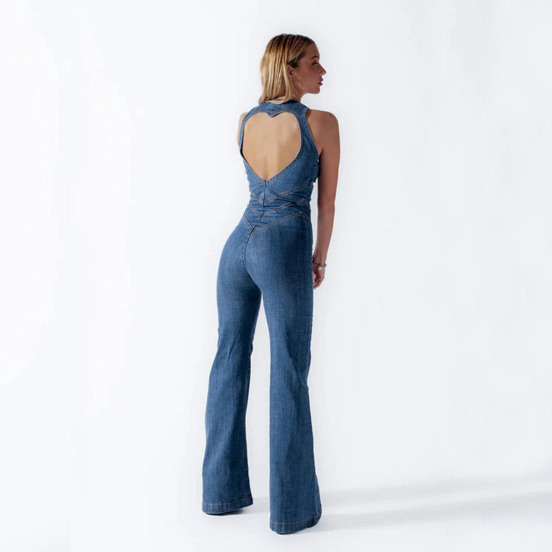 Amira - Salopetă modernă din denim cu decupaj în formă de inimă