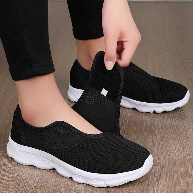 Scarpe ortopediche larghe da donna per camminata con chiusura a strappo