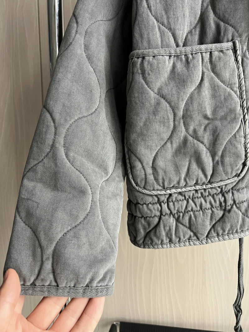 Giacca versatile da donna con dettagli tascabili