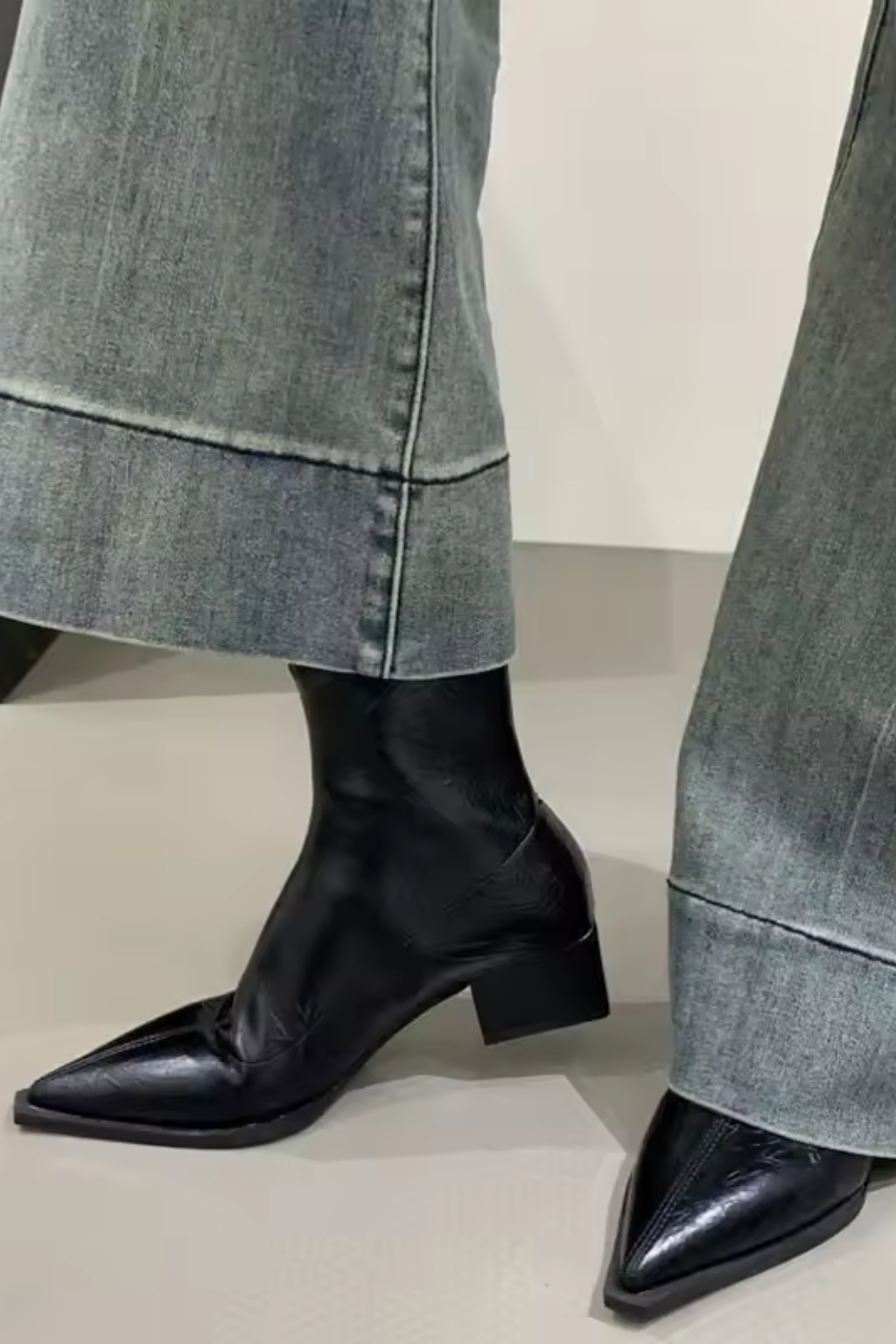 Botine cu vârf ascuțit și toc mic gros, fără șiret, elegante, pentru femei