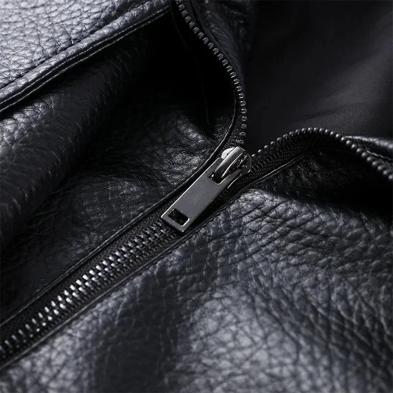 Daniela - Giacca in similpelle nera da donna con collo alla coreana | vestibilità ampia con zip