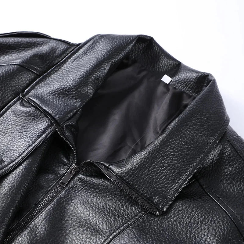 Daniela - Giacca in similpelle nera da donna con collo alla coreana | vestibilità ampia con zip