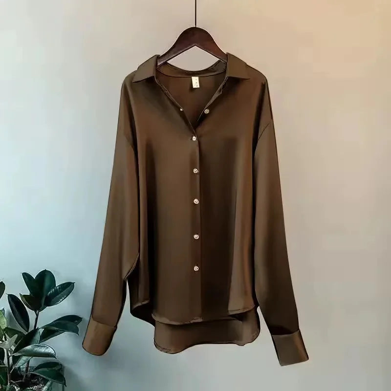Willa - camicetta in raso a maniche lunghe con bottoni sul davanti da donna