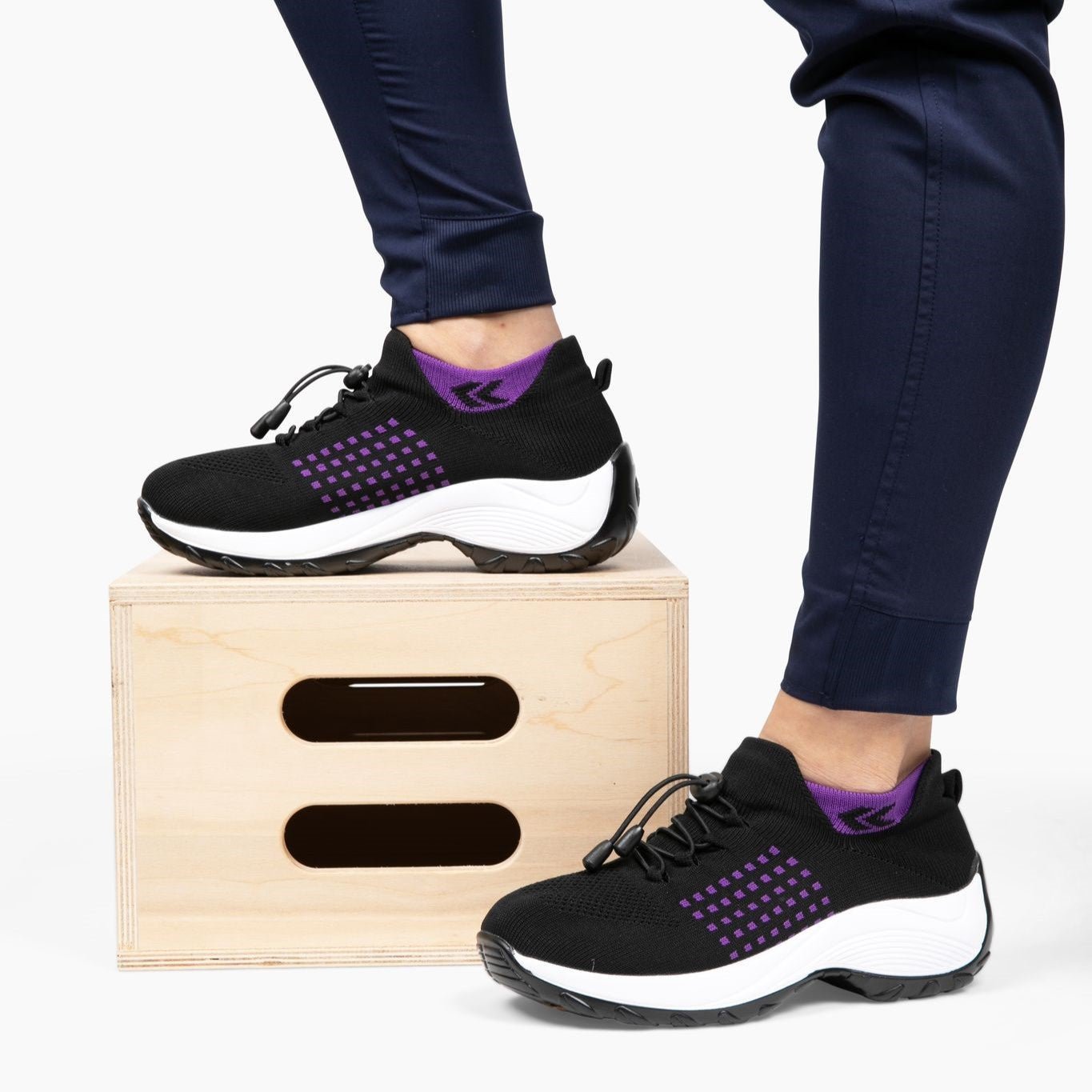 Scarpe ortopediche da passeggio da donna con vestibilità elasticizzata e supporto ammortizzato