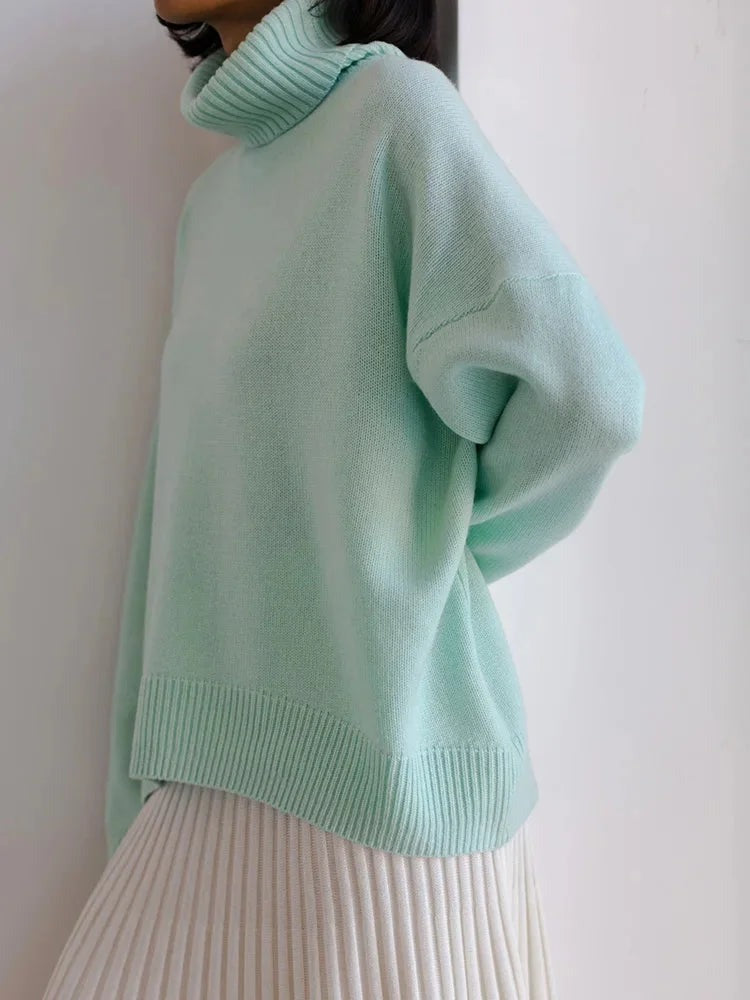 Zelda - Women's comfortable long-sleeved turtleneck sweater - photo 6