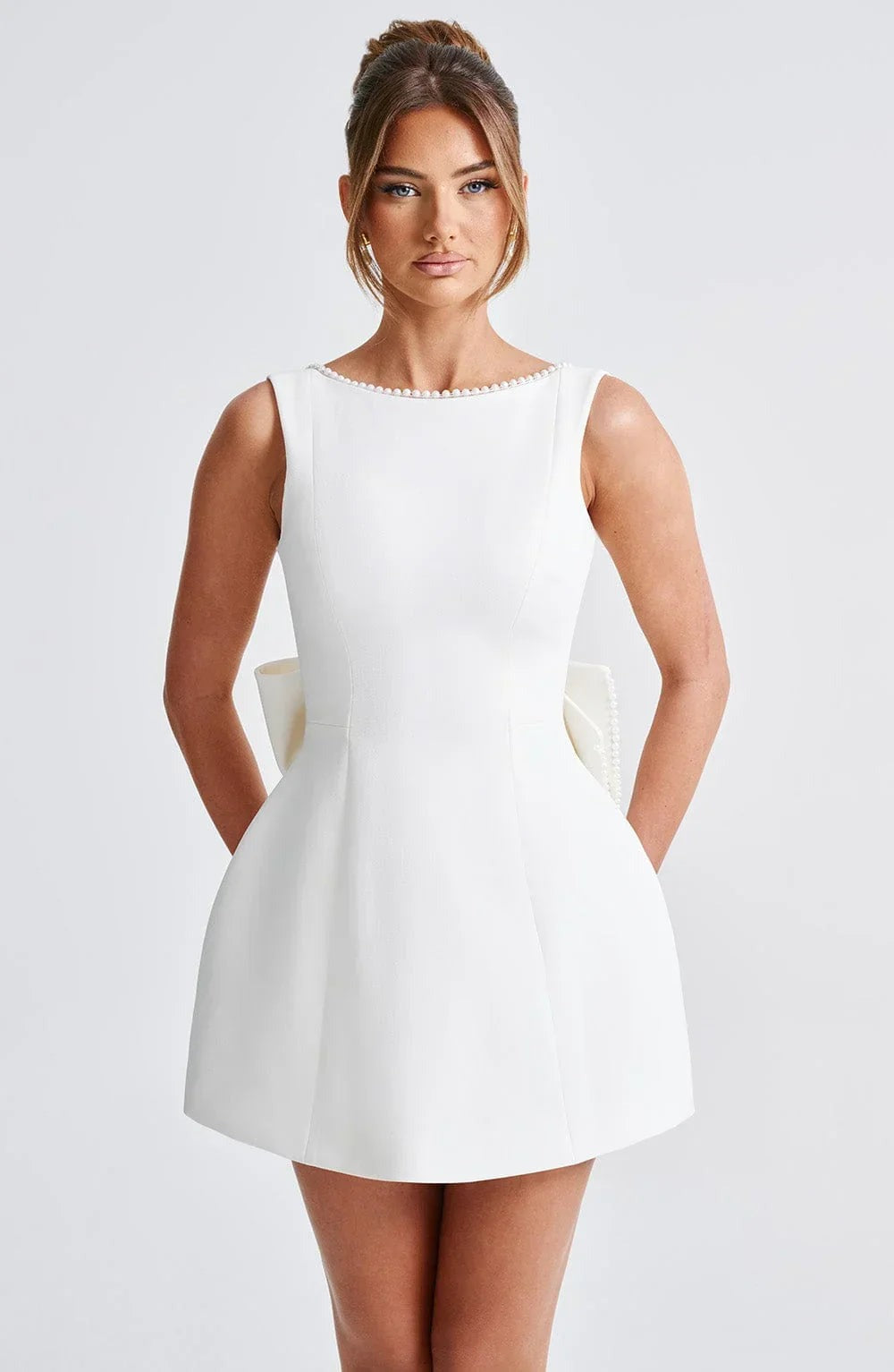 Georgia - Women's short dress with decorative bow at the back - photo 3
