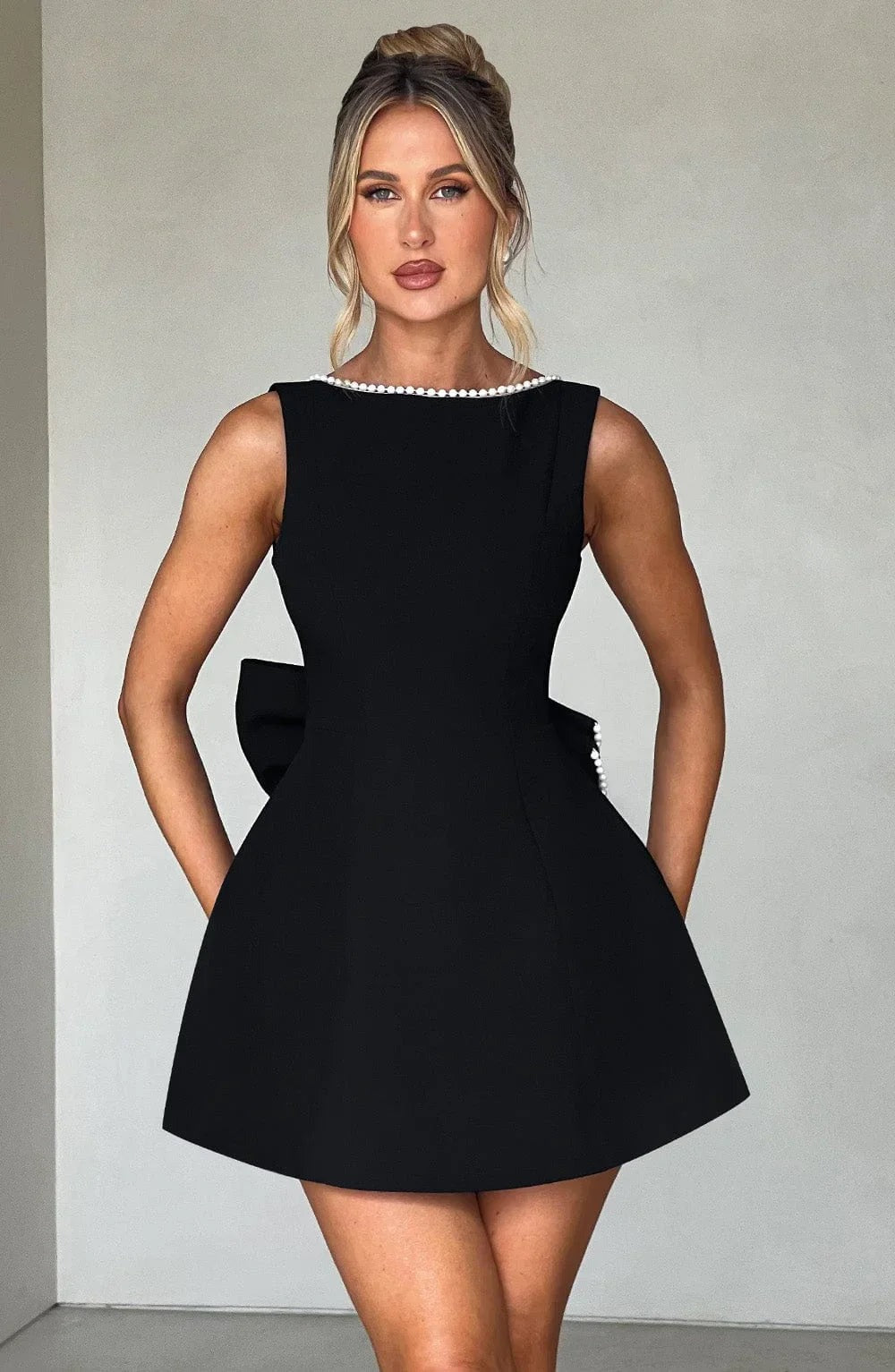 Georgia - Women's short dress with decorative bow at the back - photo 16