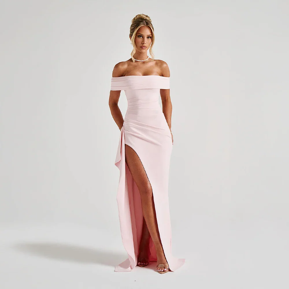 Maxi abito da donna con spalle scoperte e spacco