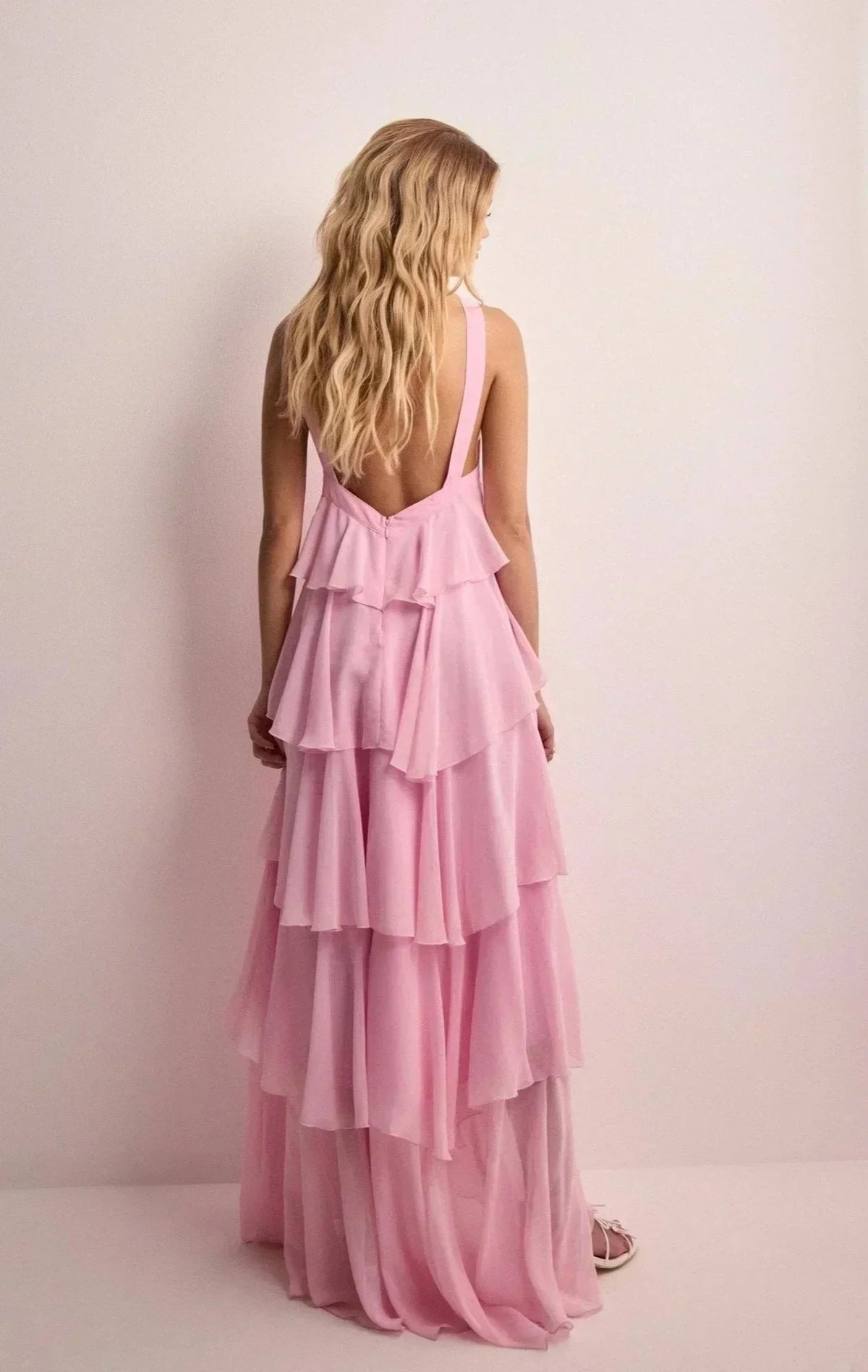 Kyla - Women's Long pink dress with halter neck and floral ruffles - photo 2