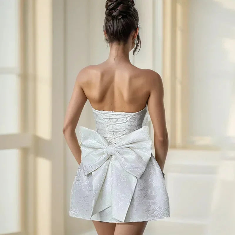 Emilia - Rochie scurtă din jacquard, fără bretele, cu spatele gol, pentru femei