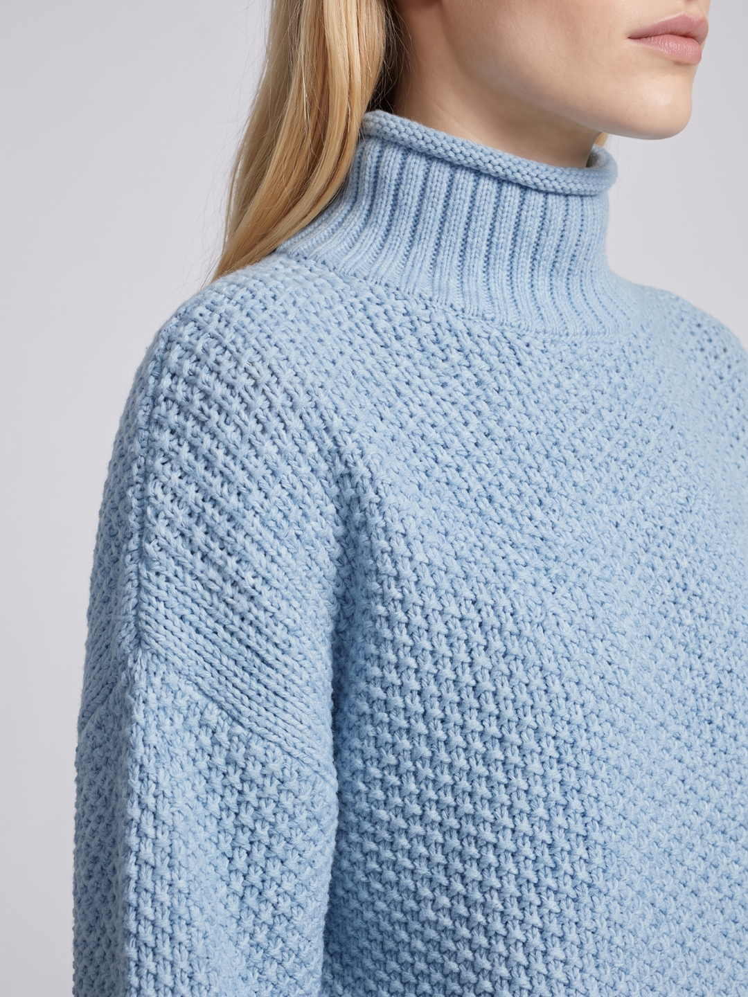 Rosalie - Women's Knitted Jumper with Roll Neck - photo 9