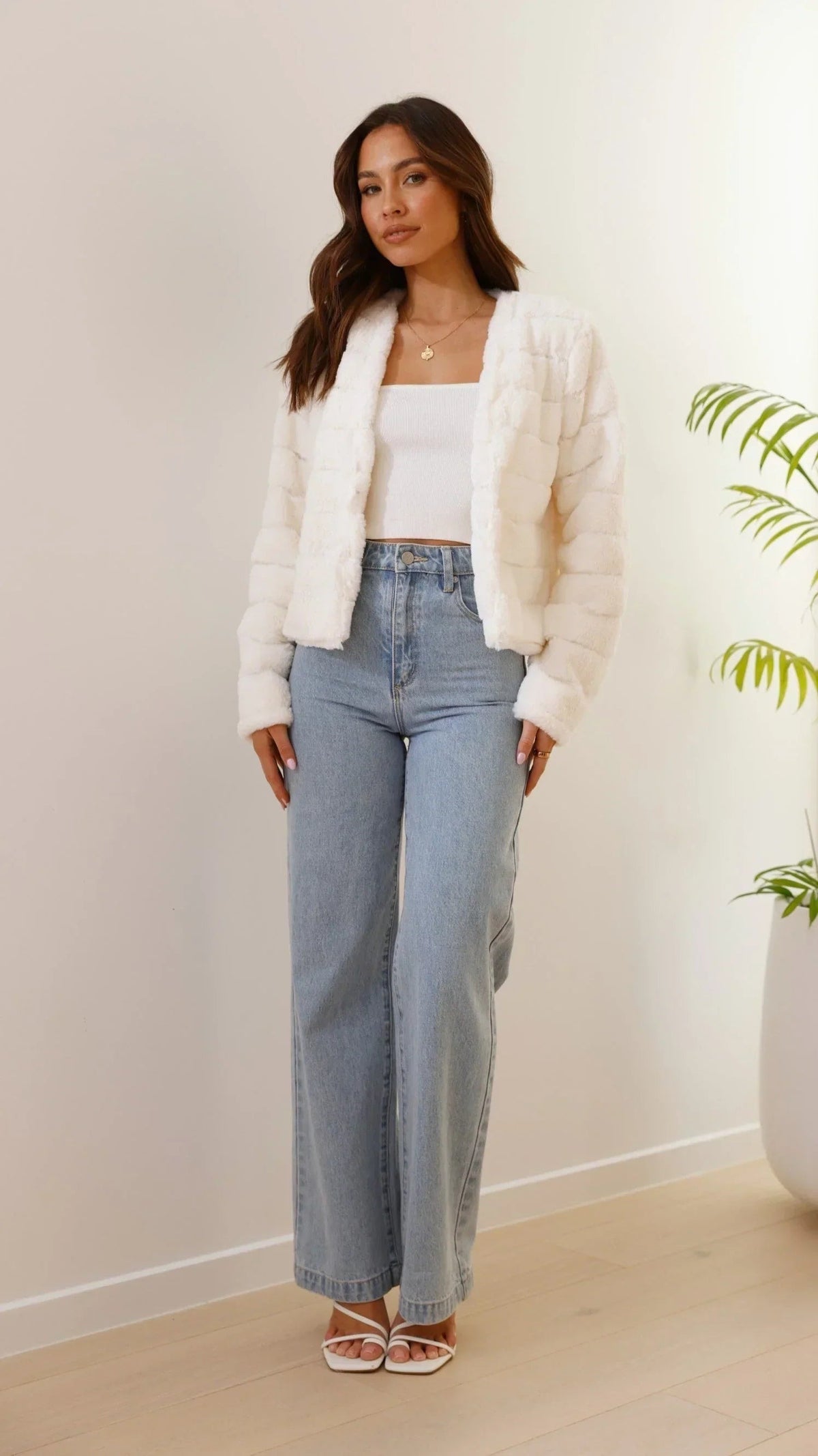Camila - Women's short faux fur jacket with open collar - photo 6