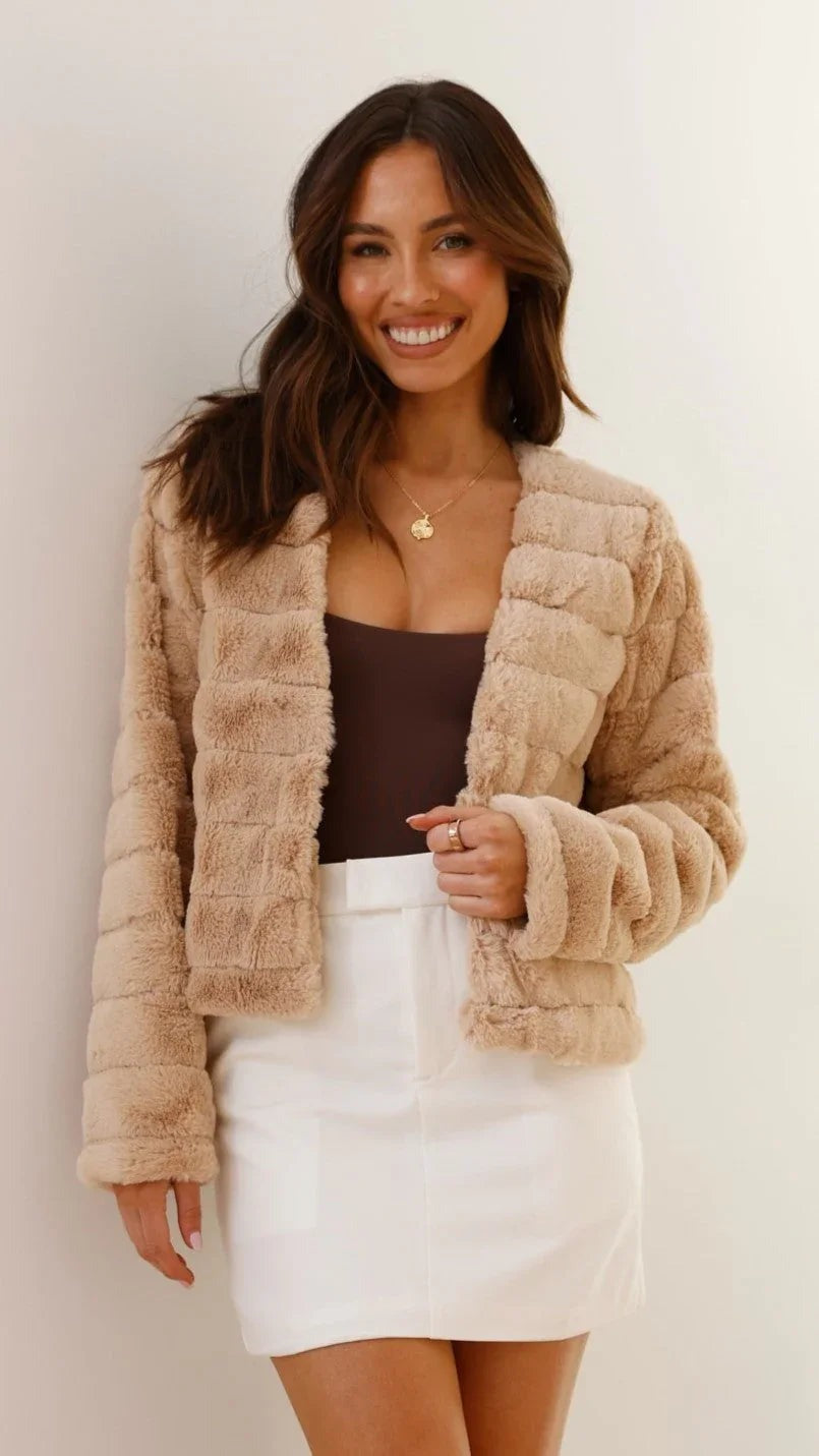 Camila - Women's short faux fur jacket with open collar - photo 5