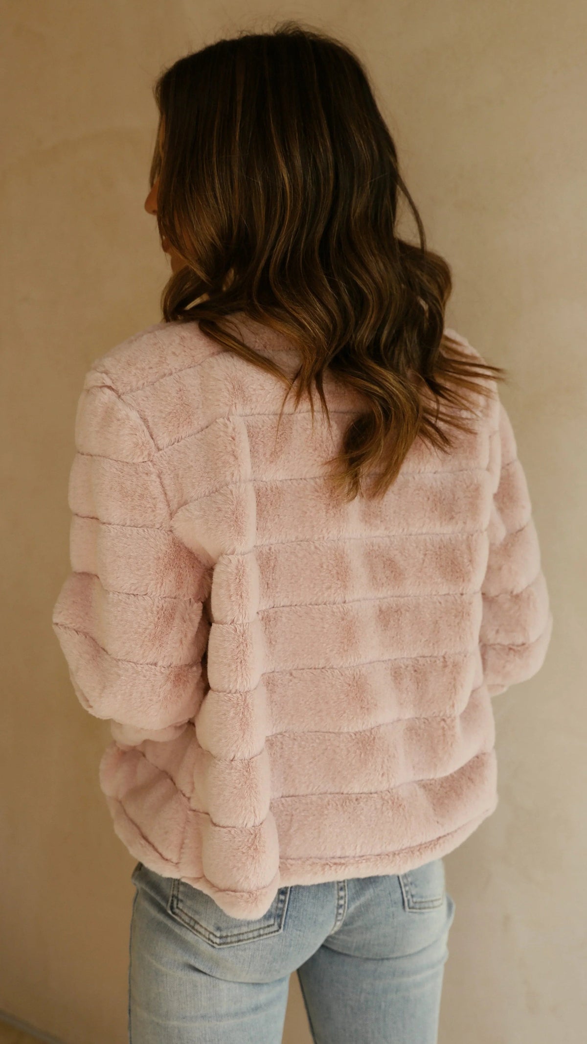 Camila - Women's short faux fur jacket with open collar - photo 29
