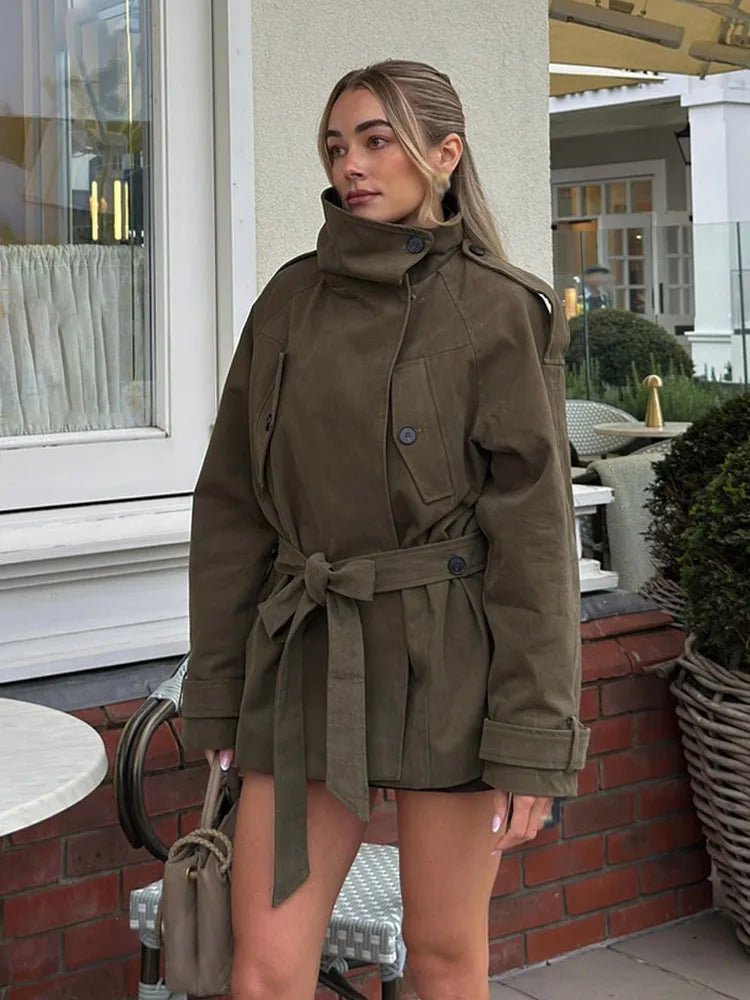 Angela - Cappotto da donna verde militare con lacci e collo alto