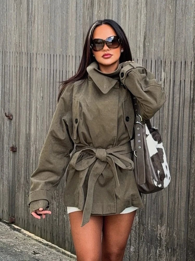 Angela - Cappotto da donna verde militare con lacci e collo alto