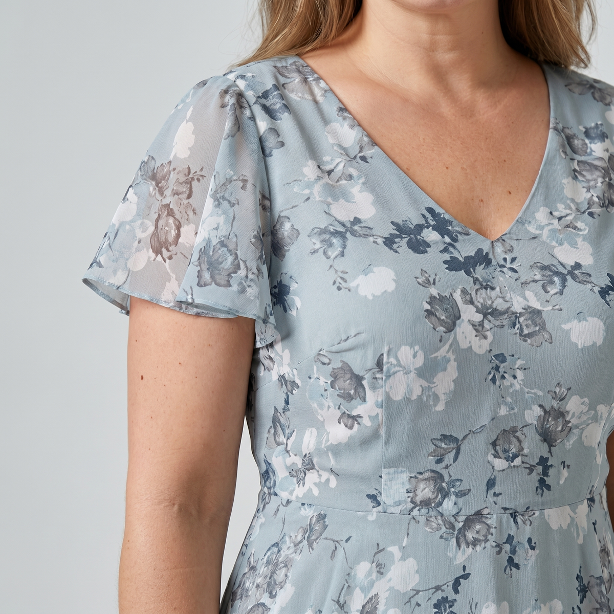 Women's Floral Cocktail Maxi Dress with Flutter Sleeves - photo 5