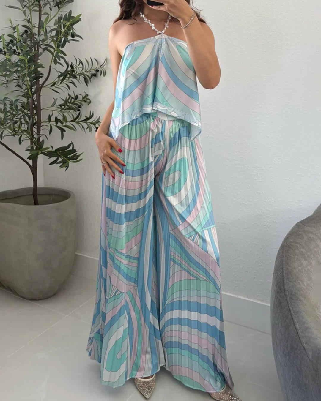 Maggie – Set coordonat pentru femei, cu pantaloni capri plisati și top
