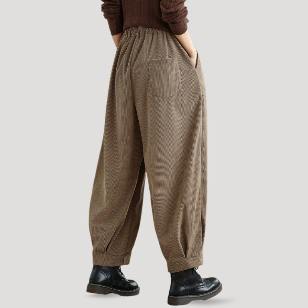 Pantaloni largi din velur de damă pentru un stil fără efort