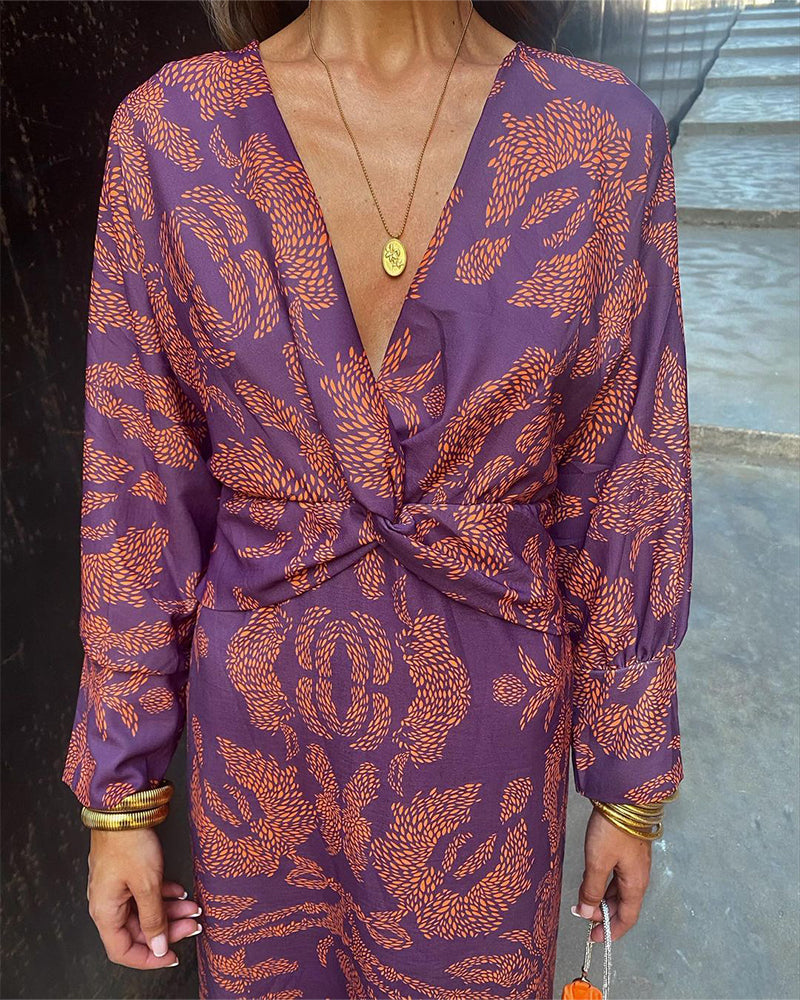 Abito in raso chic con nodo dal design alla moda