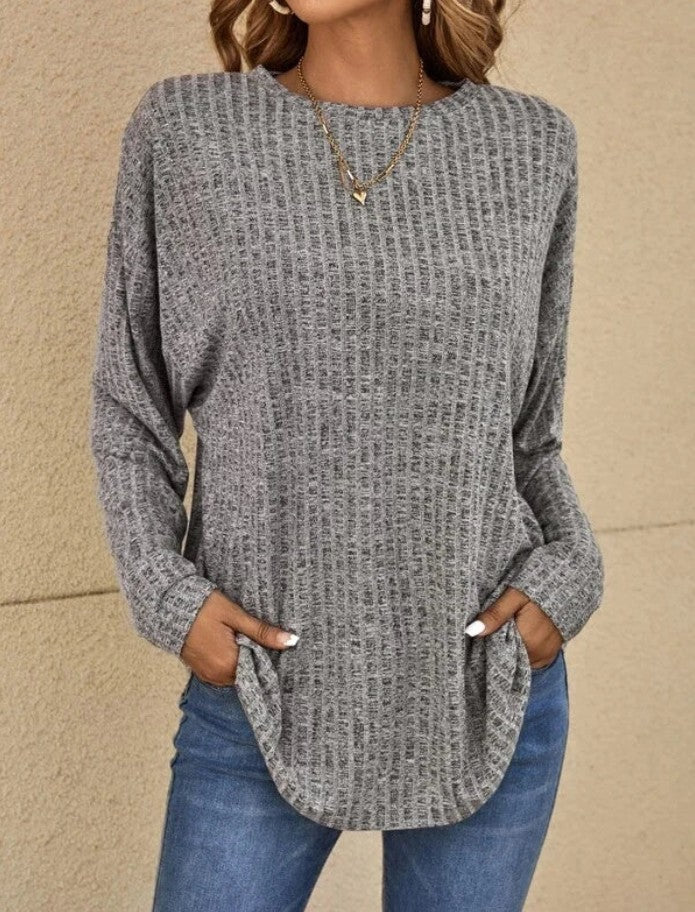 Women's Ribbed Sweater with Front Pockets and Curved Hem