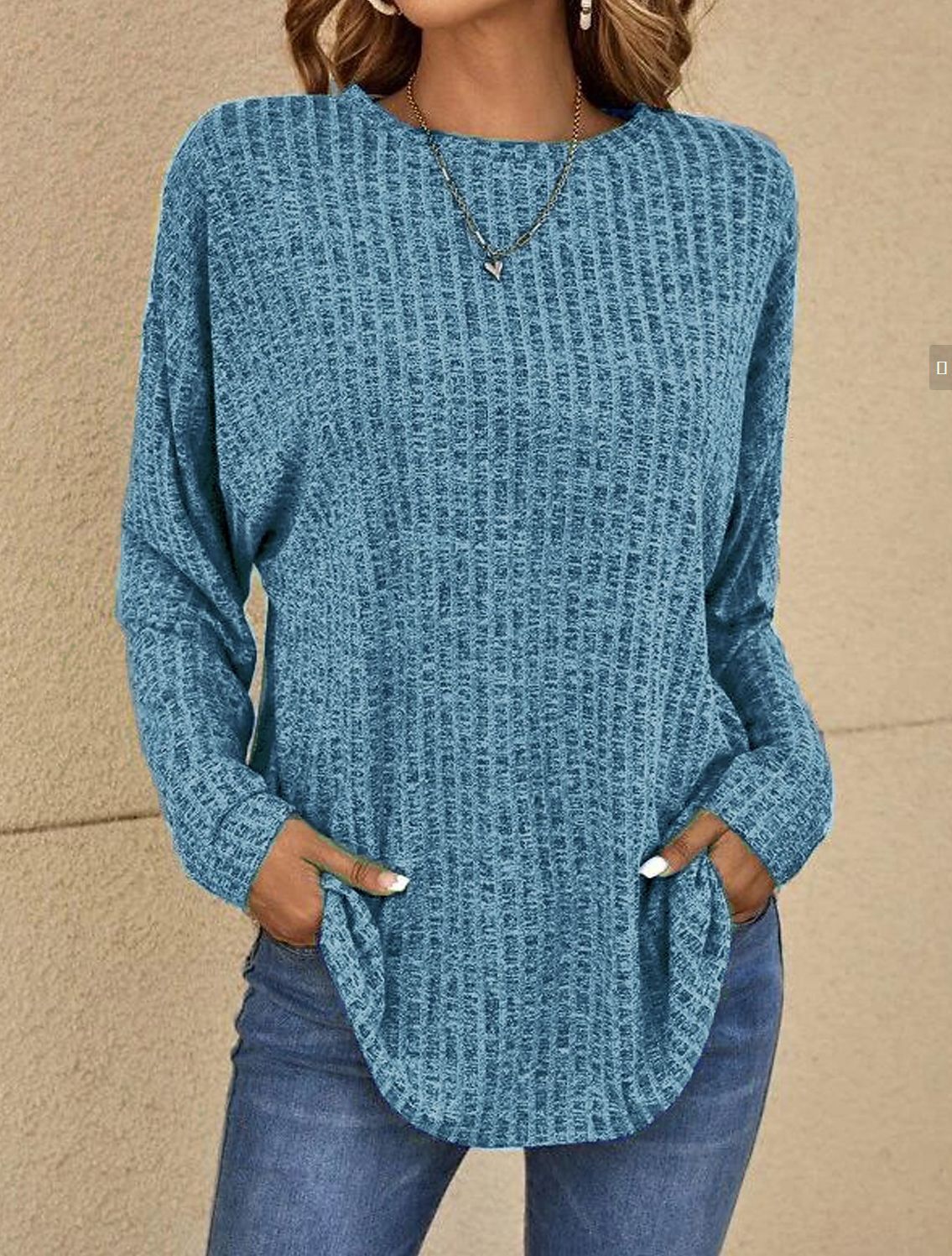 Women's Ribbed Sweater with Front Pockets and Curved Hem