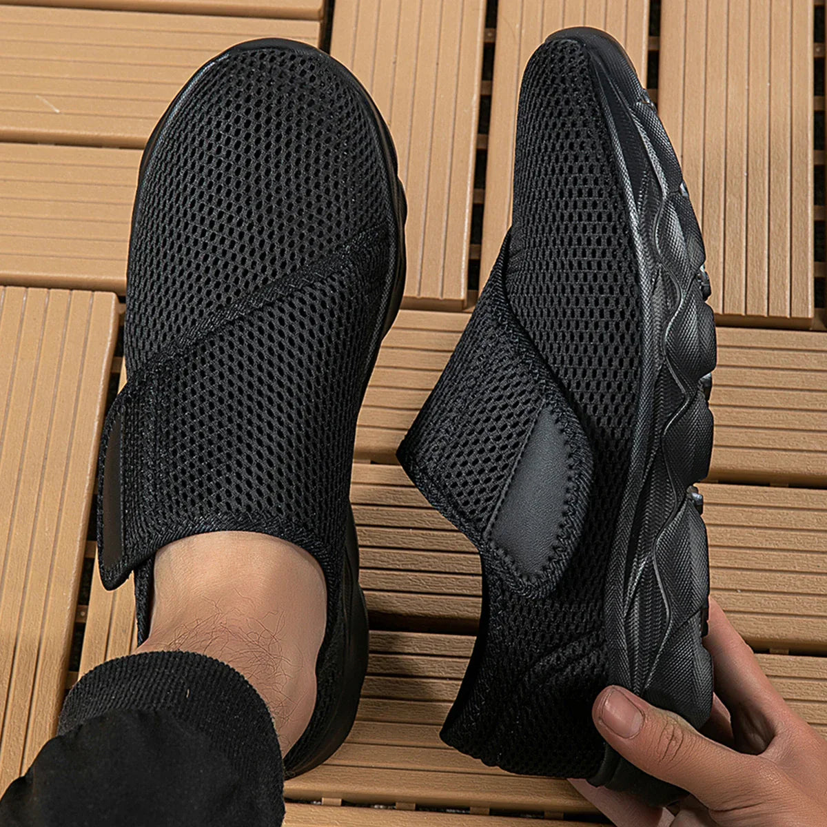 Scarpe ortopediche larghe da donna per camminata con chiusura a strappo
