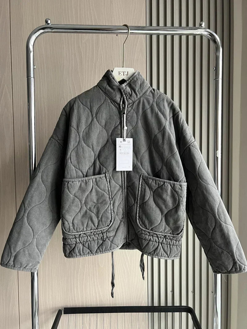 Giacca versatile da donna con dettagli tascabili