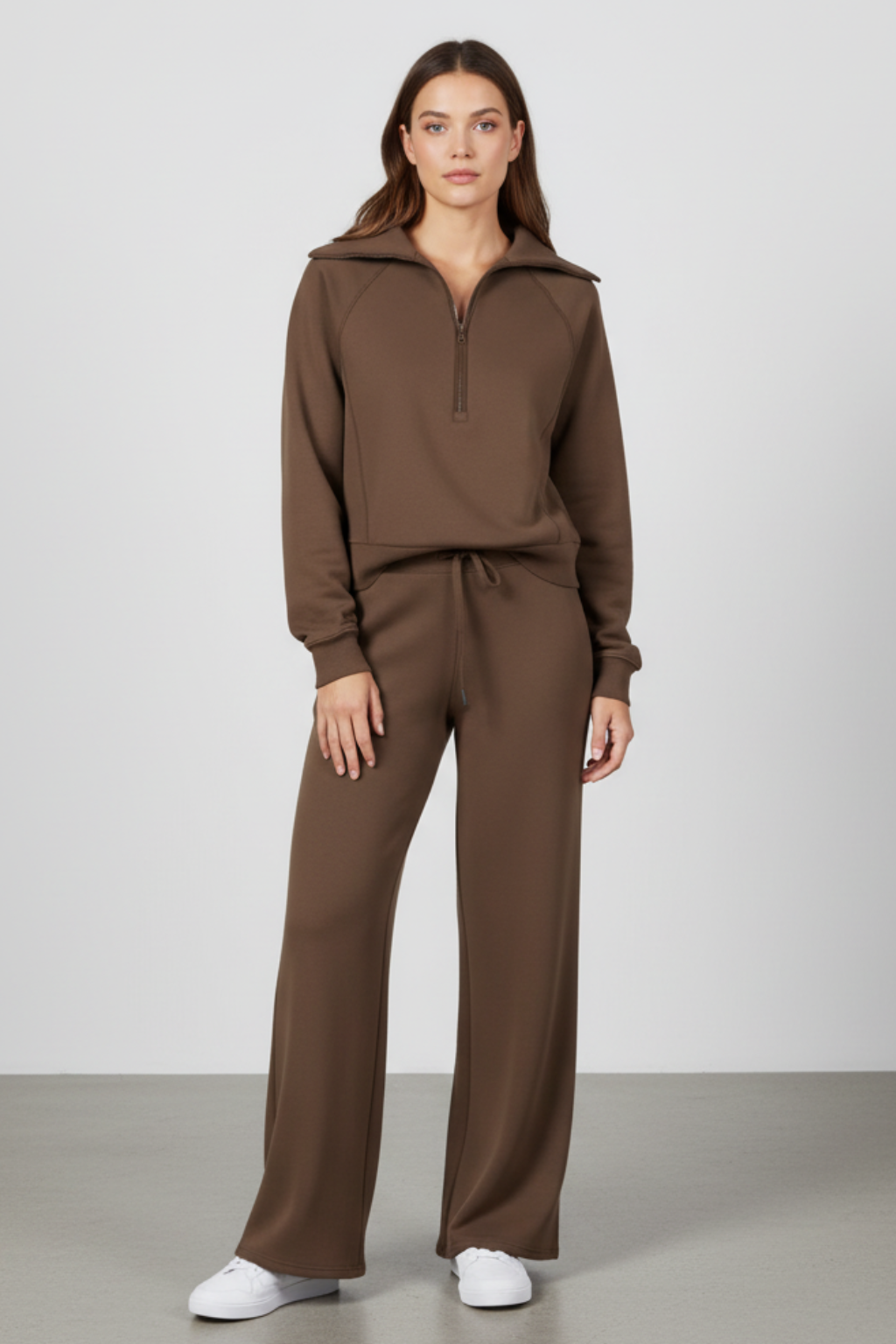 Completo loungewear da donna dalle linee pulite con top con zip