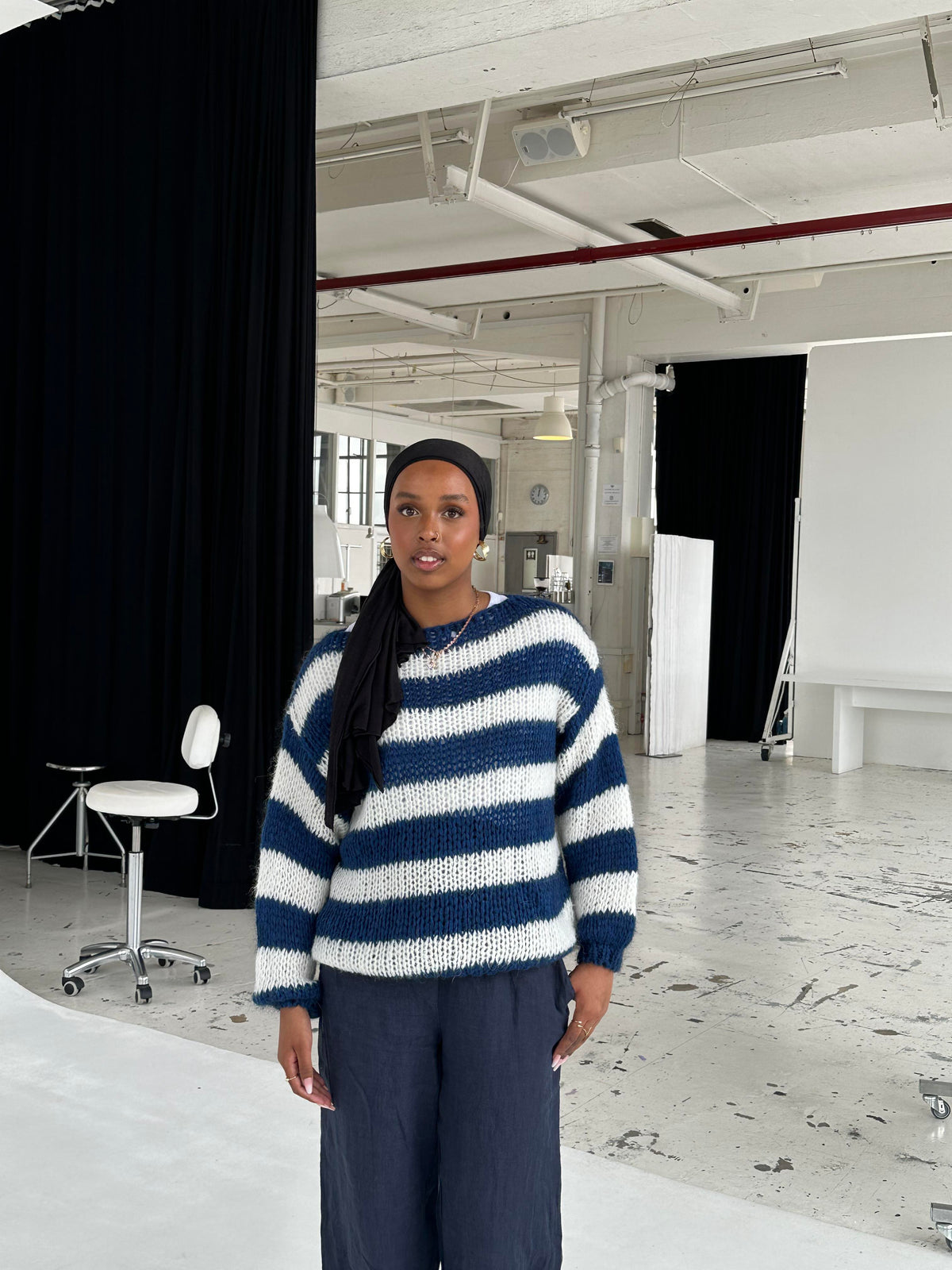 Averill - Women's Knitted Jumper with Stripe - photo 6