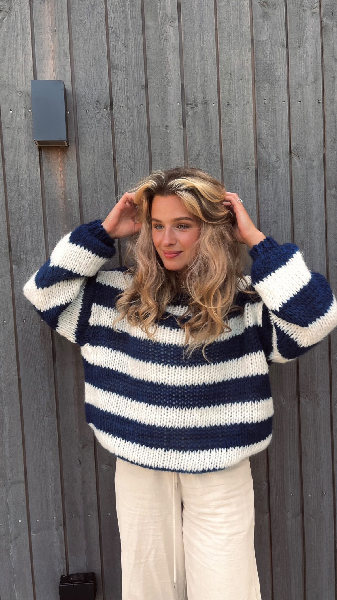 Averill - Women's Knitted Jumper with Stripe - photo 9