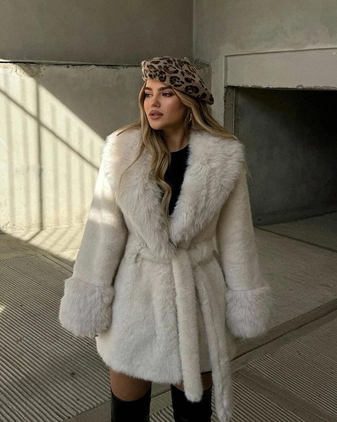 Catriona - Women's Coat with Long Sleeves - photo 5