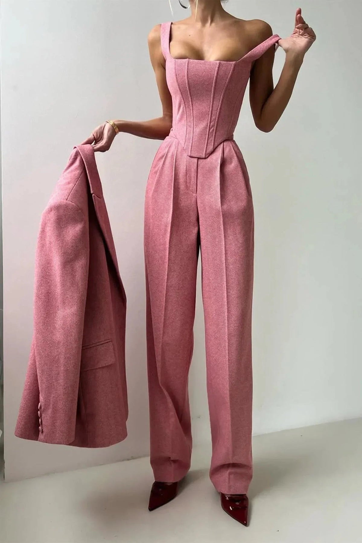 Helena - Women's three-piece fitted outfit with fitted top - photo 10
