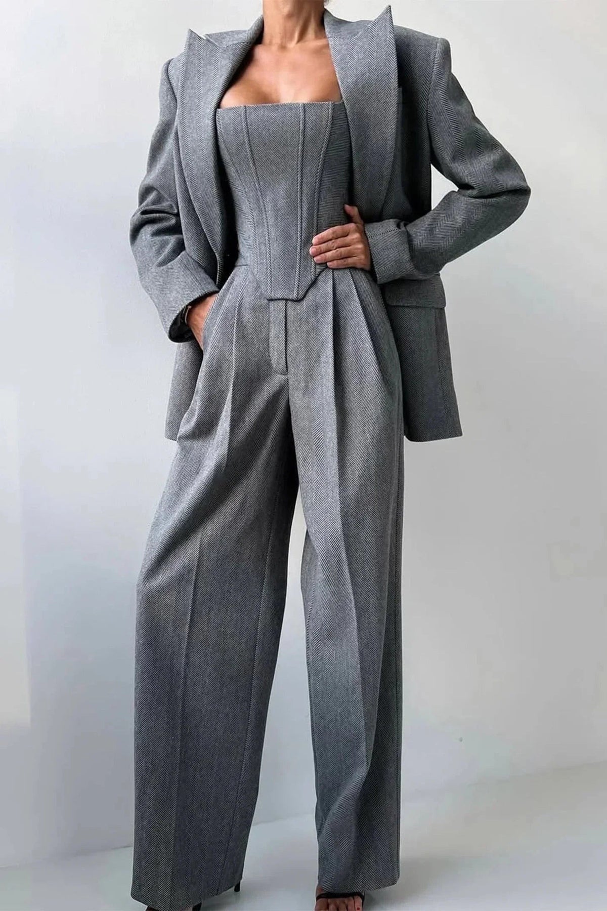 Helena - Women's three-piece fitted outfit with fitted top - photo 3