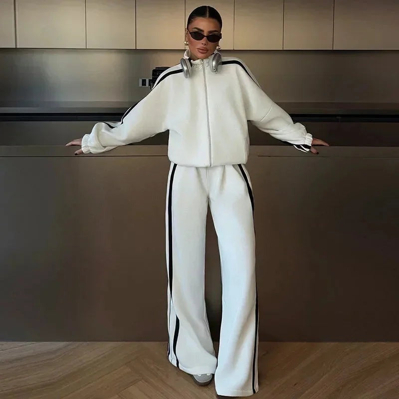 Kimberly - Women's sports outfit with zip-up jacket and wide-leg pants - photo 2