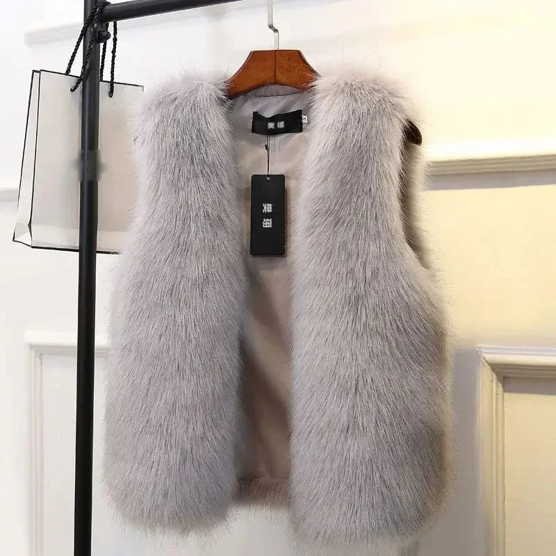 Heidi - Women's Sleeveless Faux Fur Vest - photo 3