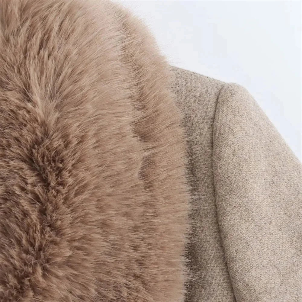 Yara - Women's coat with faux fur collar and belt - photo 6