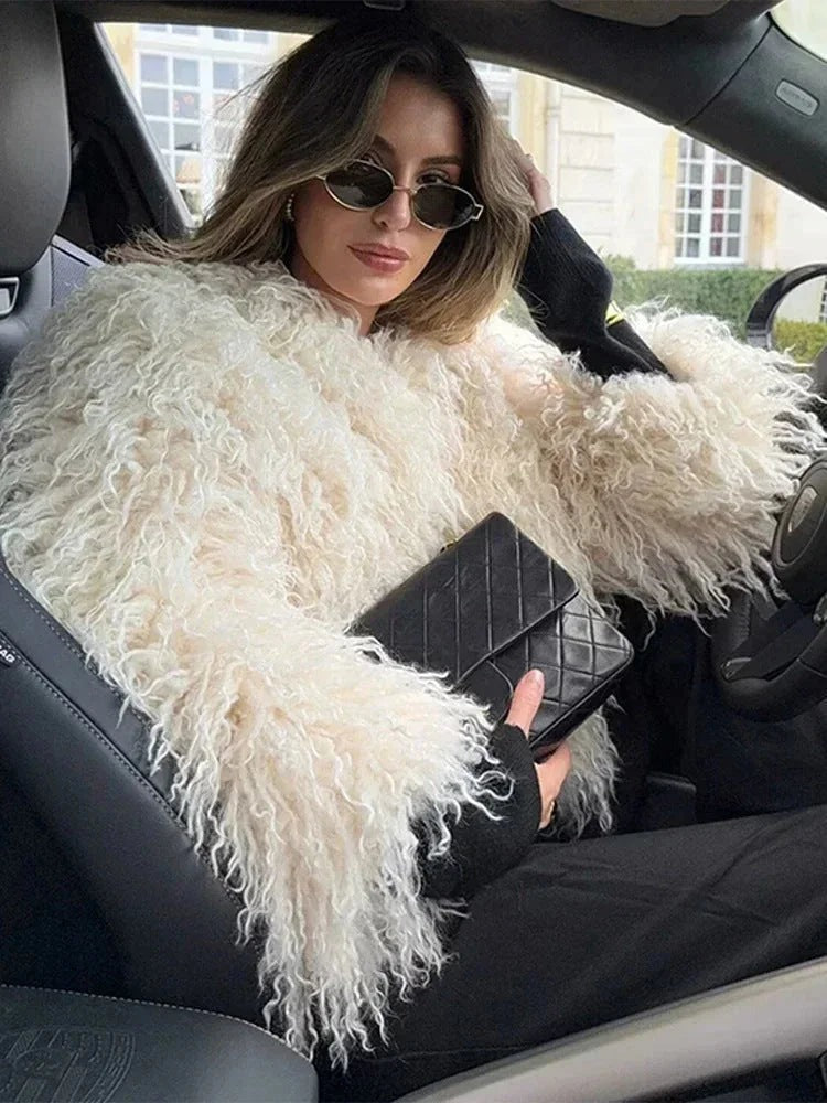 Matilda - Women's Faux Fur Coat with Long Sleeves