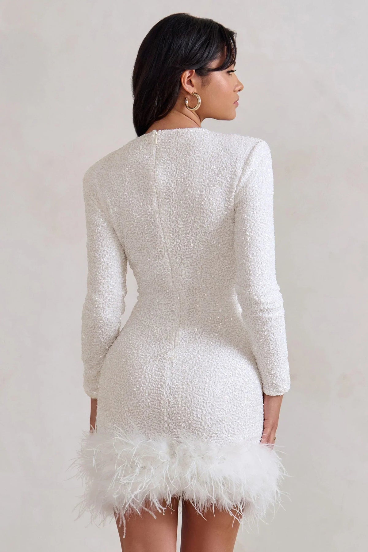 Lucy - Women's short evening dress with feather hem and long sleeves - photo 3