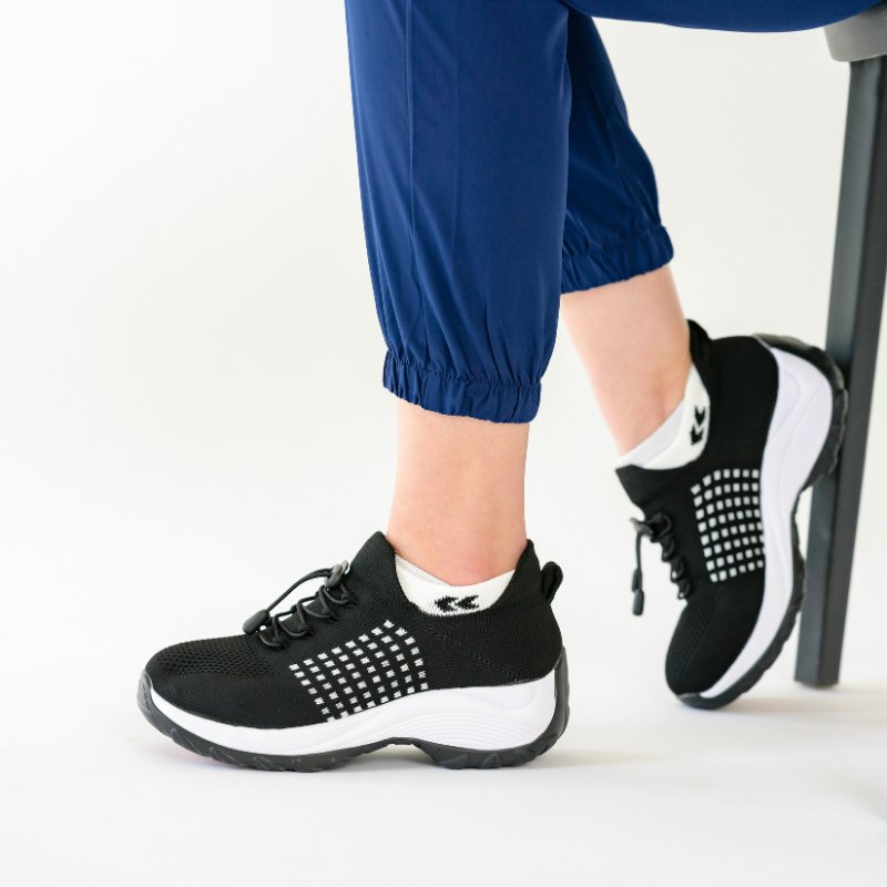 Scarpe ortopediche da passeggio da donna con vestibilità elasticizzata e supporto ammortizzato