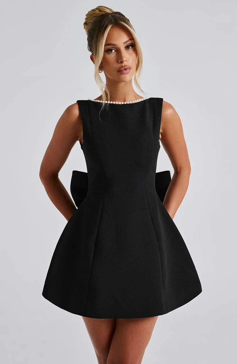 Georgia - Women's short dress with decorative bow at the back - photo 2
