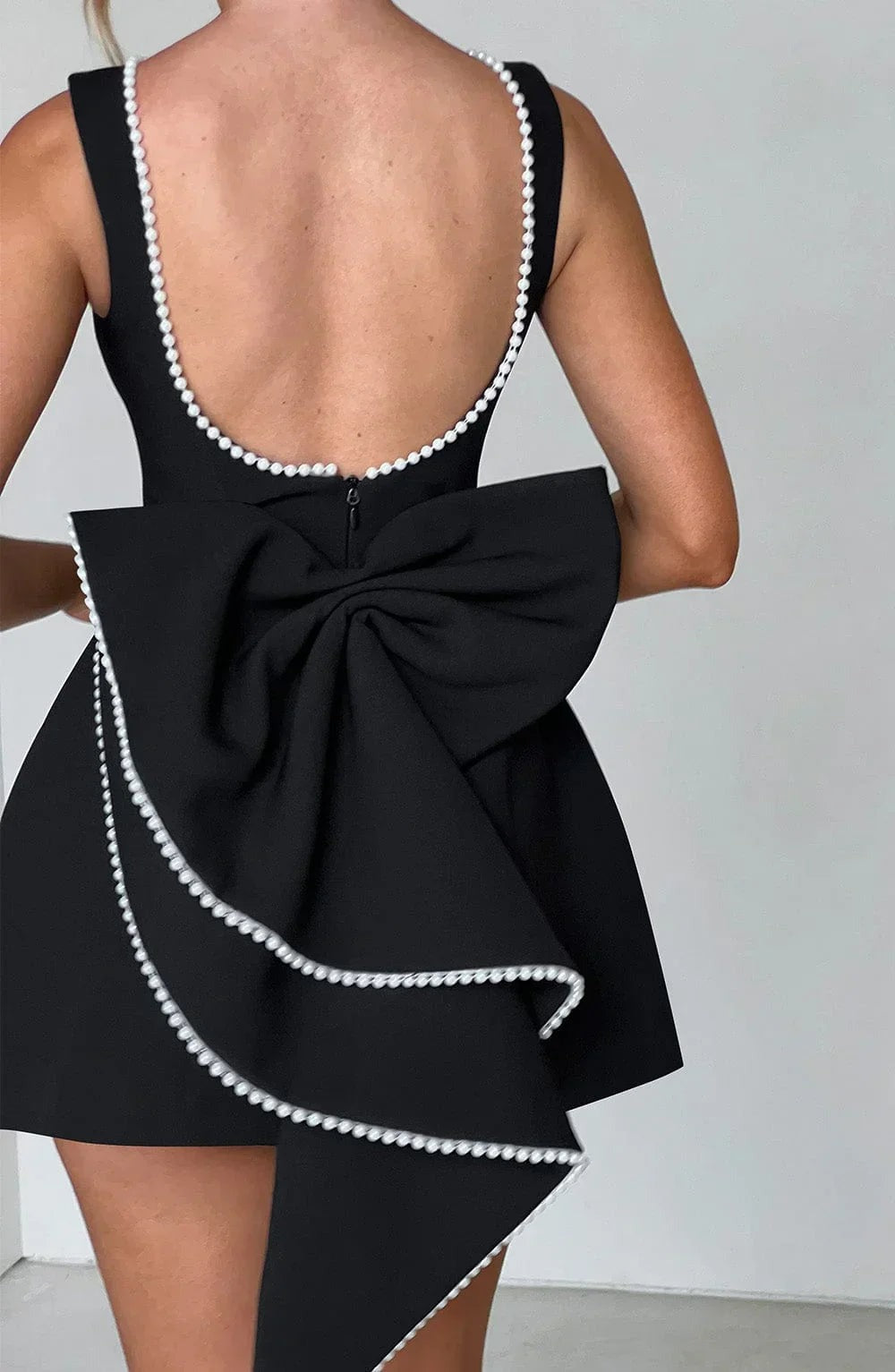 Georgia - Women's short dress with decorative bow at the back - photo 17