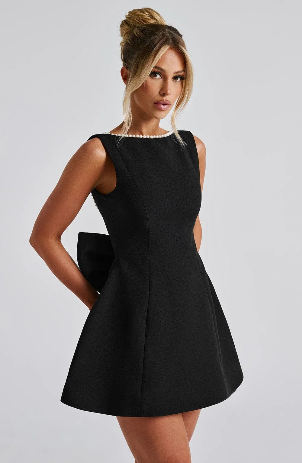 Georgia - Women's short dress with decorative bow at the back - photo 15