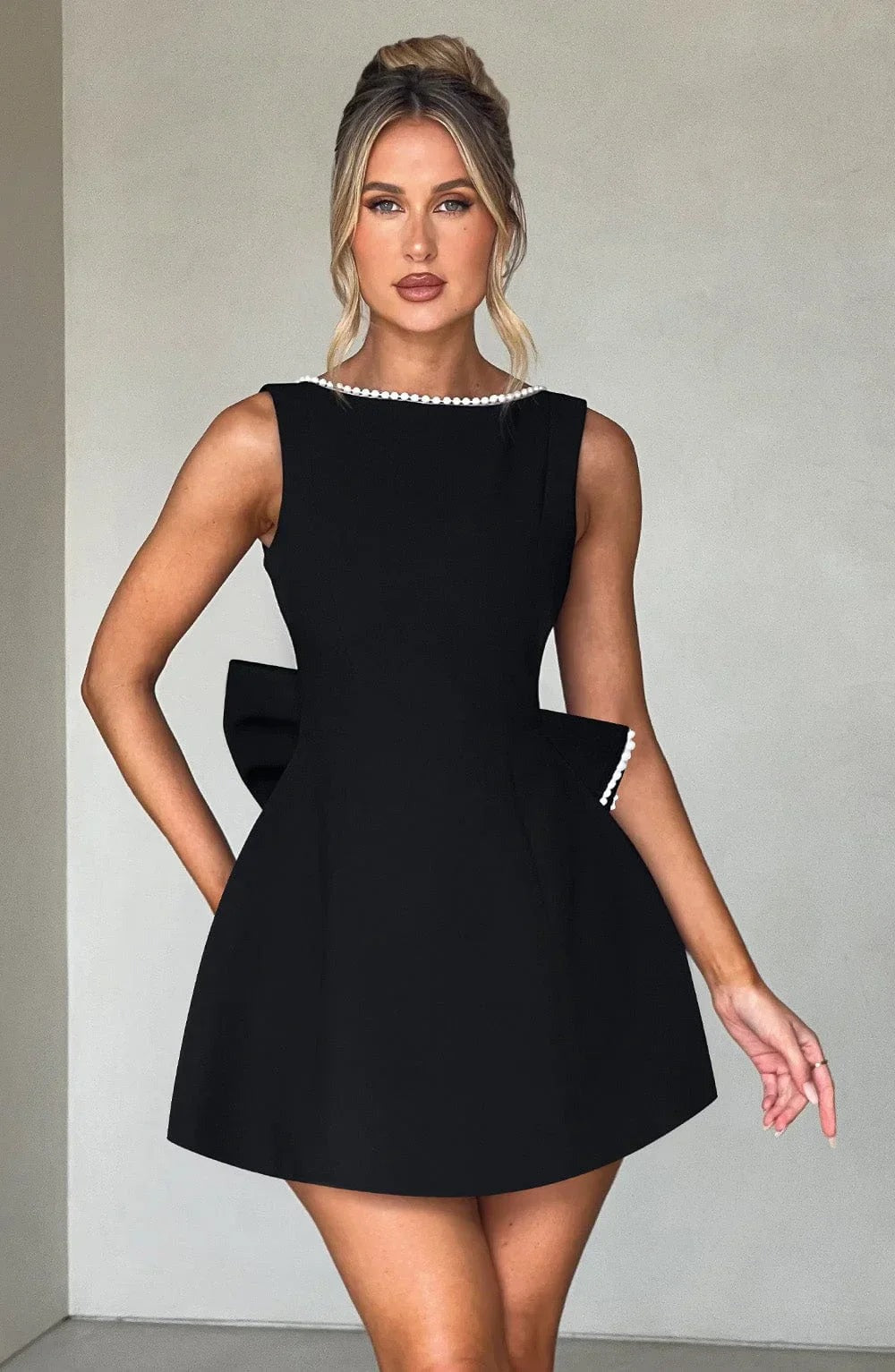 Georgia - Women's short dress with decorative bow at the back - photo 18