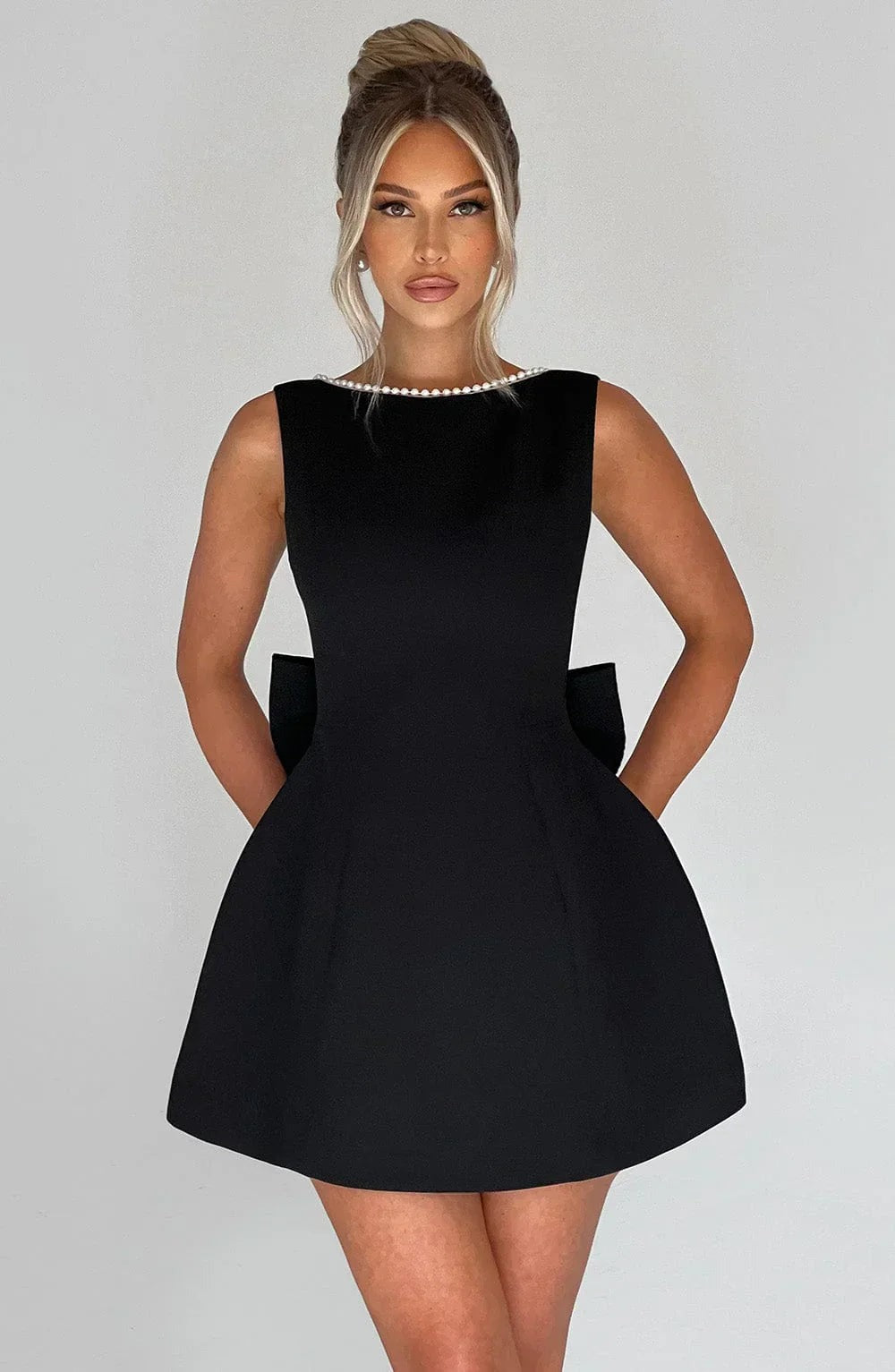 Georgia - Women's short dress with decorative bow at the back - photo 14