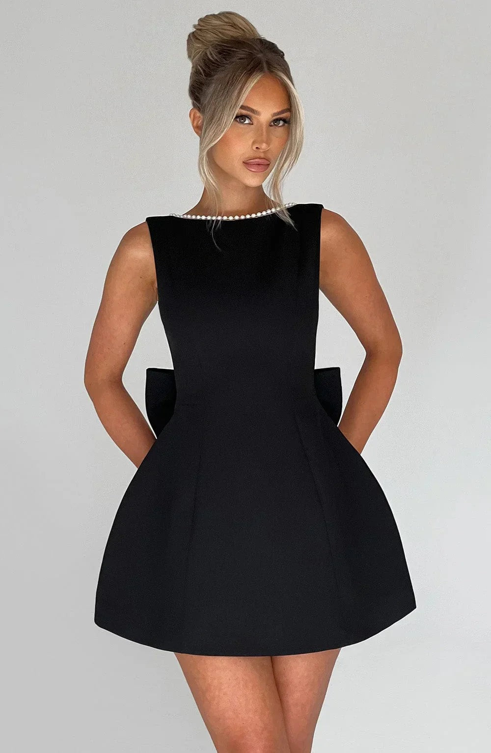 Georgia - Women's short dress with decorative bow at the back - photo 10